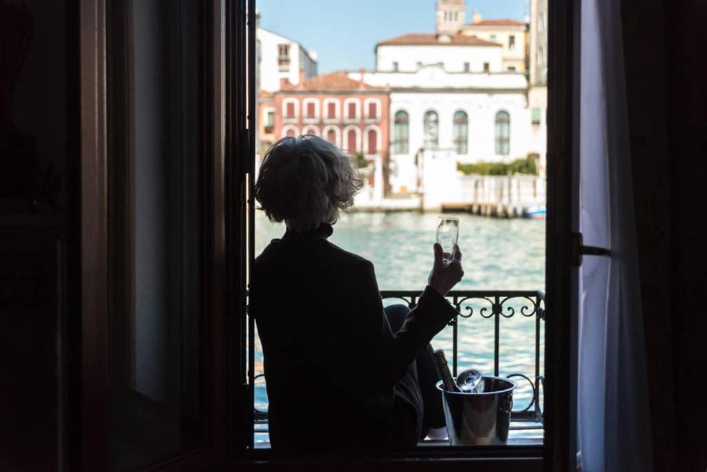 Grand Canal next to Guggenheim Venedig Exterior foto